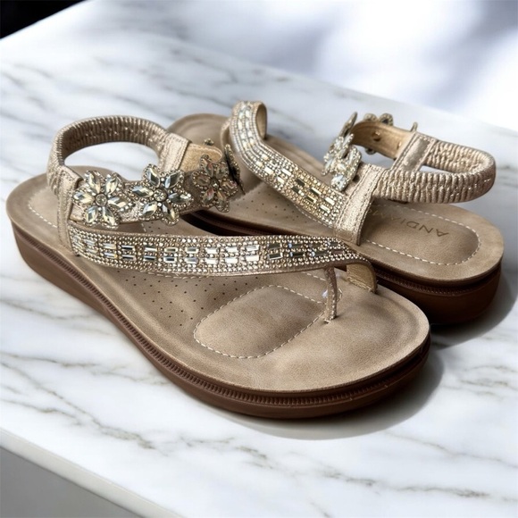 🆕Gold and Silver Sandals with Rhinestone Embellishments - Picture 4 of 12